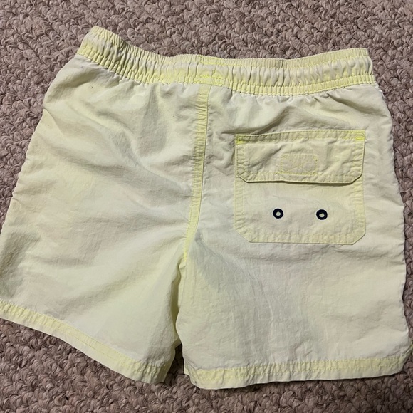 Vineyard Vines boys swim trunks size 7 - Picture 3 of 3